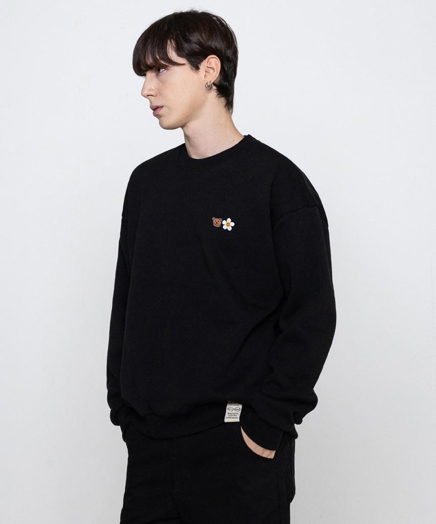 GRAVER [Unisex] Small Flower Bear Face Embroidered Smile Sweatshirt_Black