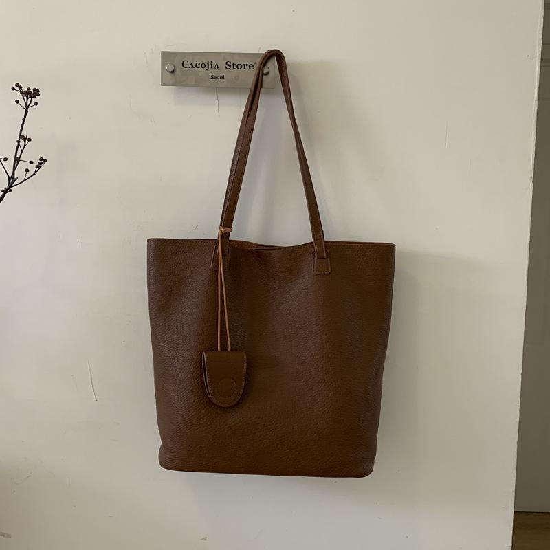 

Korean version of fashionable large-capacity bag women s 2025 autumn new trendy niche tote bag simple shoulder bag underarm bag коричневый
