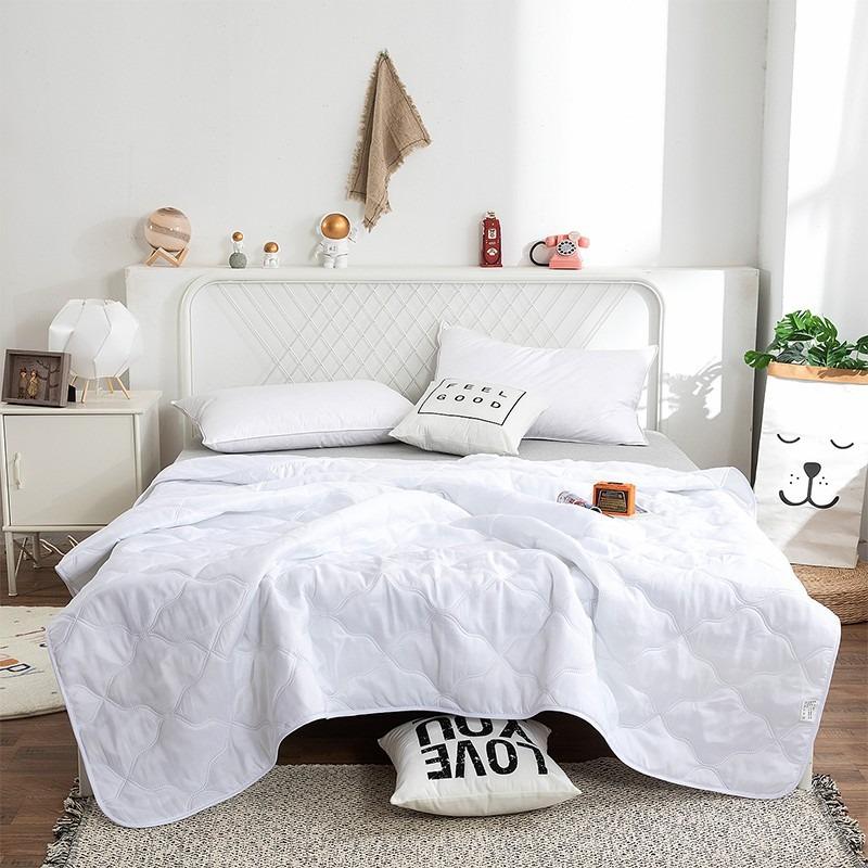 Geometric Triangle Pattern Summer Quilt-Lightweight Breathable Cotton Bedspread for Summer Yellow & Gray Design