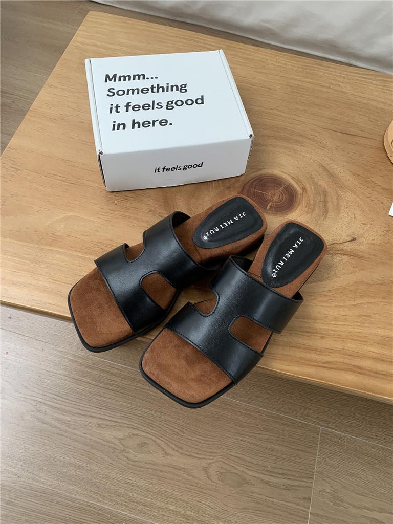 Design sense niche slope heel one-word slippers women's summer wear 5 new high-end cool slippers vacation beach shoes