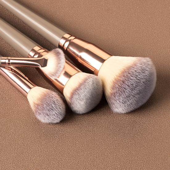 7Pcs/Set Makeup Brush Kit Portable Professional Foundation Loose Powder Blush Eyeshadow Concealer Lip Eyebrow