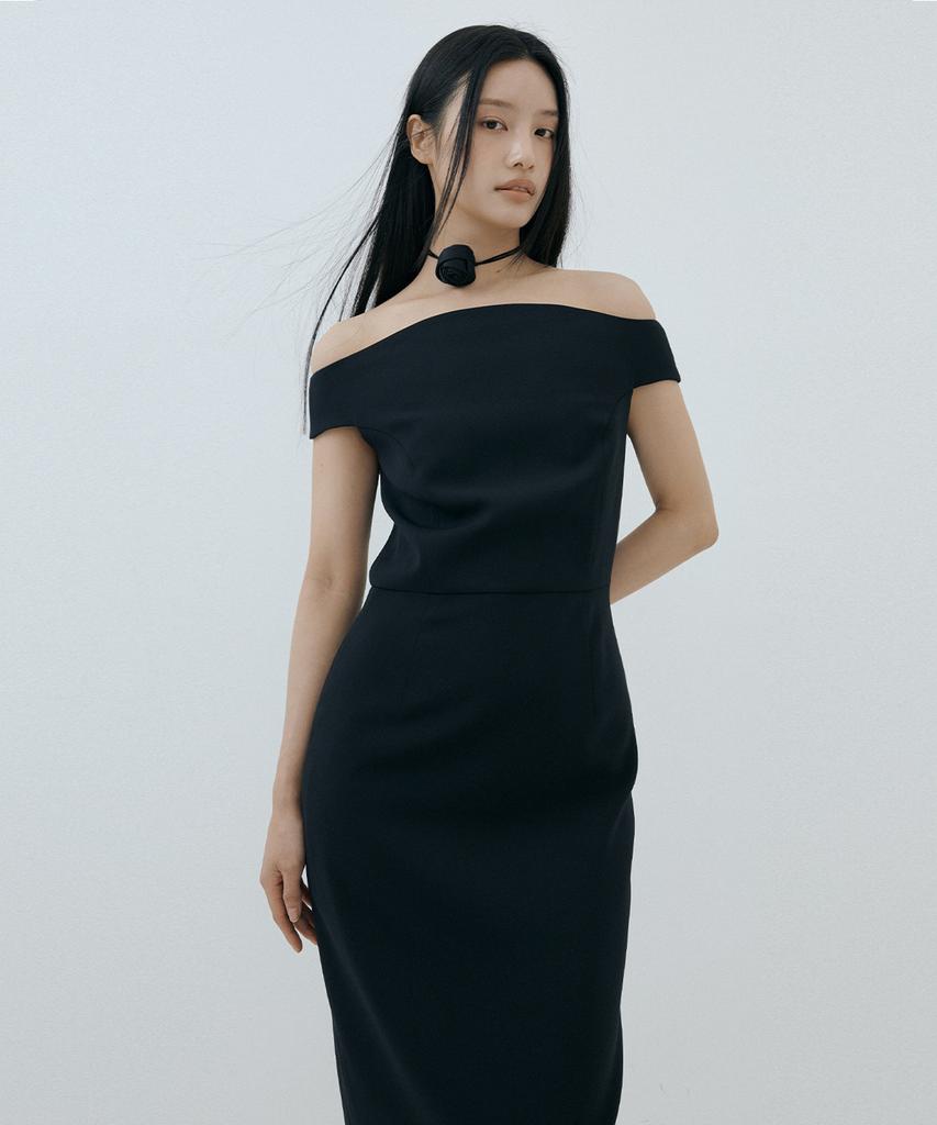 Lucirju Curved Off-Shoulder Dress (Black)