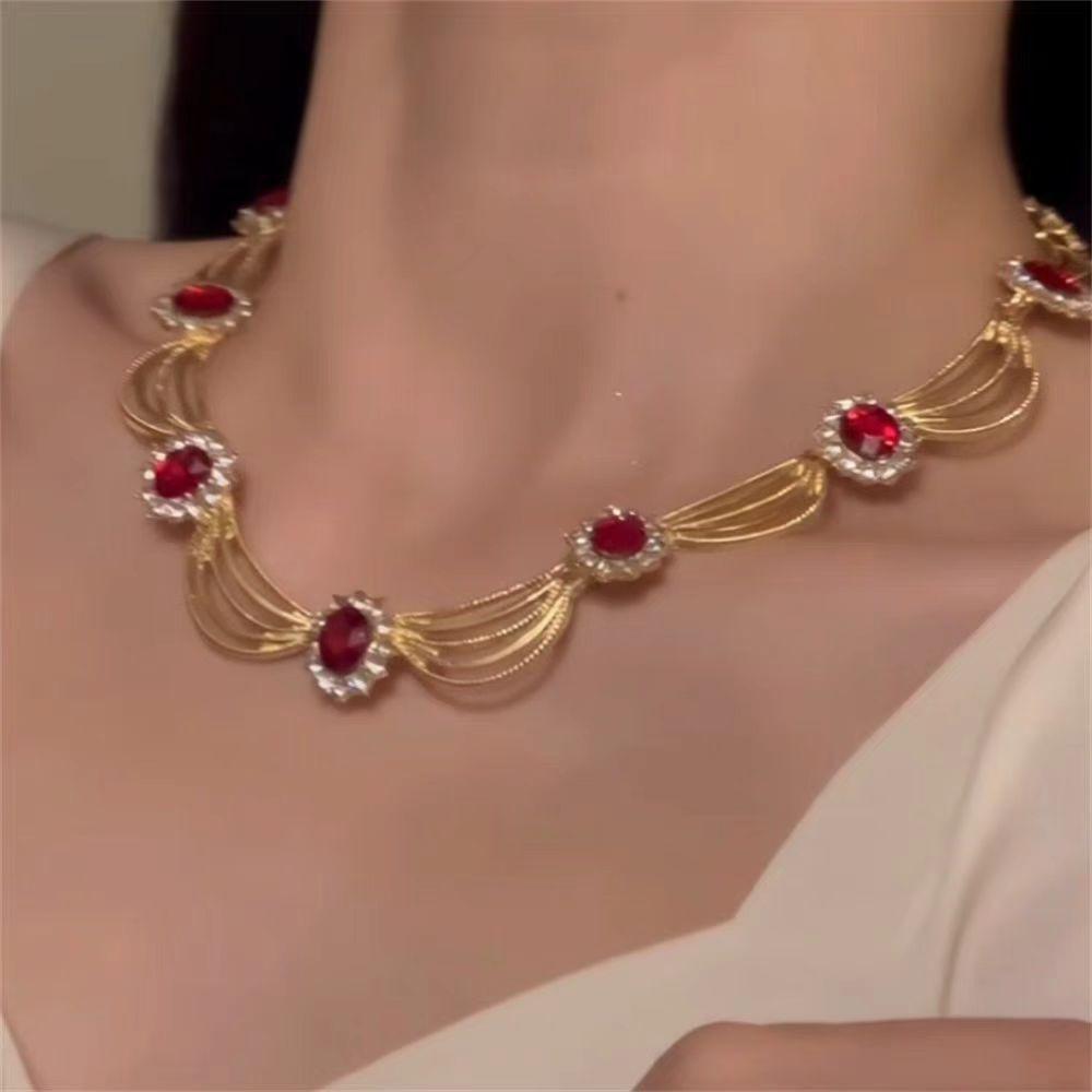 Vintage court style red zircon necklace female niche personality high sense light luxury temperament vintage collarbone chain
