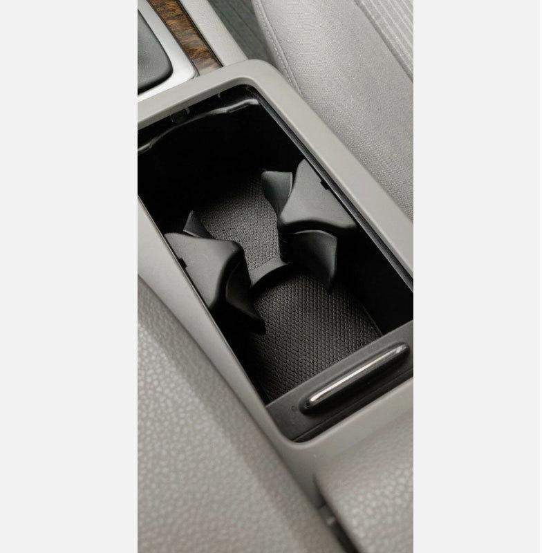 Separator Insert suport pahar consolă centrală Mercedes-Benz Clasa E W212/W207/W204 (2046802391).