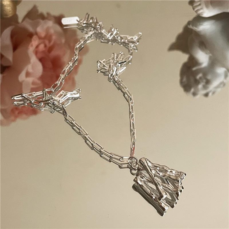 Korean Style Sparkly Retro Letter Necklace – Creative Layered Clavicle Chain for Women