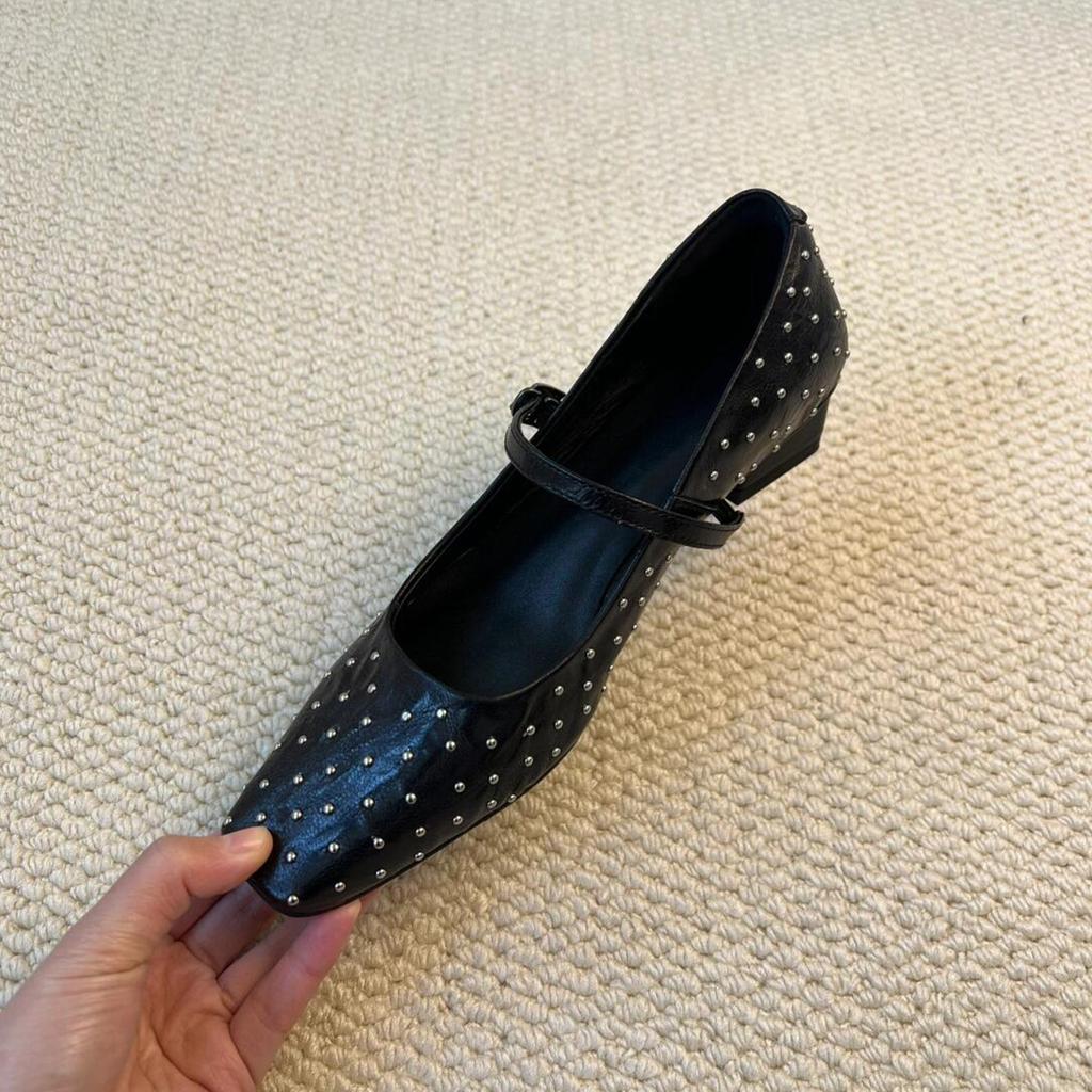 Sheepskin version~ New rivet square head personalized small leather shoes women's one-word buckle low-heeled leather shallow mouth Mary Jane sing