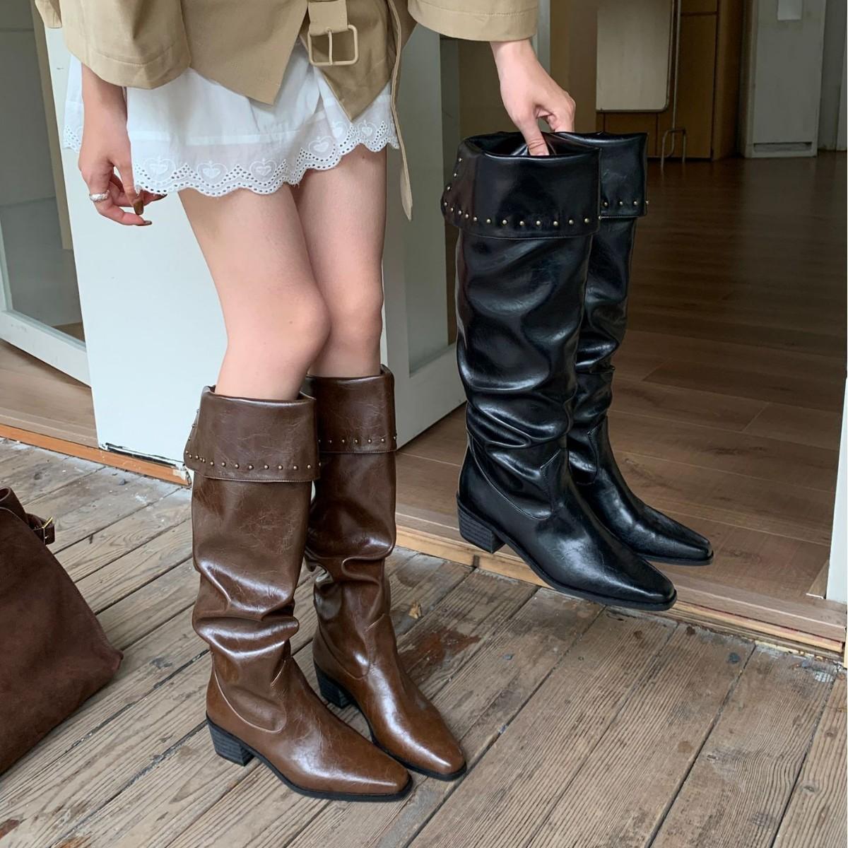 

In the fall of 2025, the new tall tube rivets are over the knee, and the two wear knight thick heel women s boots are stacked with Spice Girl boots. 39 коричневый