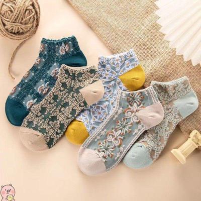 Bootssocken mit Blumenmuster für Damen – Bestseller für Frühling/Sommer im Palaststil, mit 3D-Relief, Retro-Flair und kurzem Schlauchdesign im Japan-Stil.