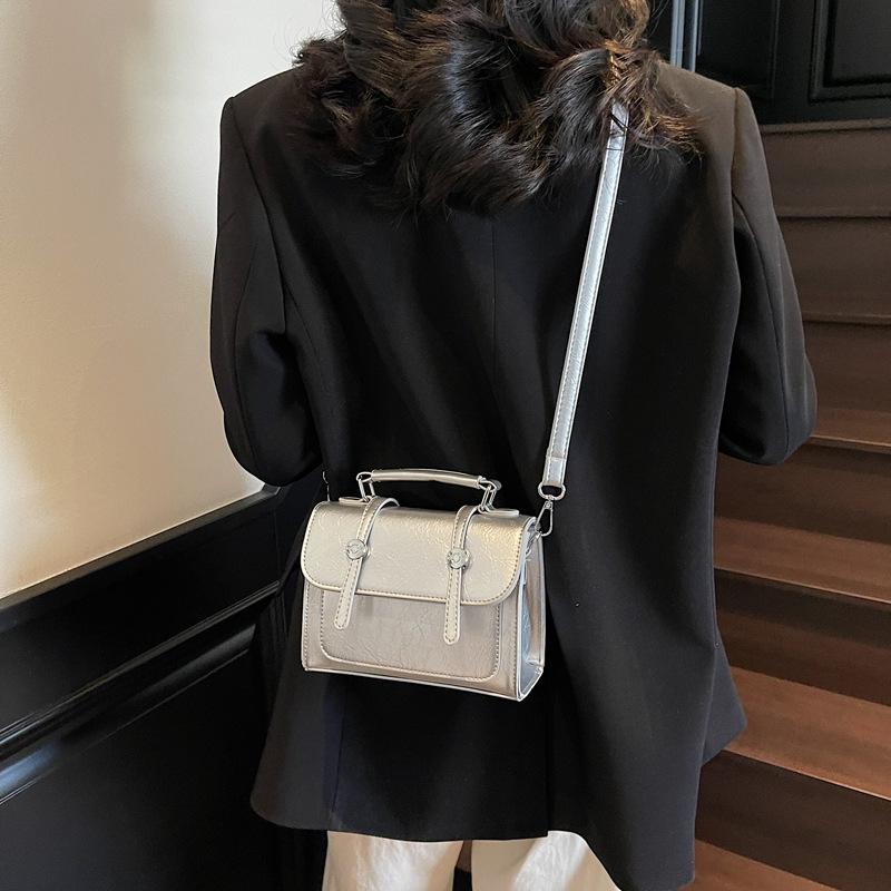 New Retro Niche Commuter Handbag Women's Fashion Versatile Shoulder Bag Solid Color Simple Trend Messenger Bag