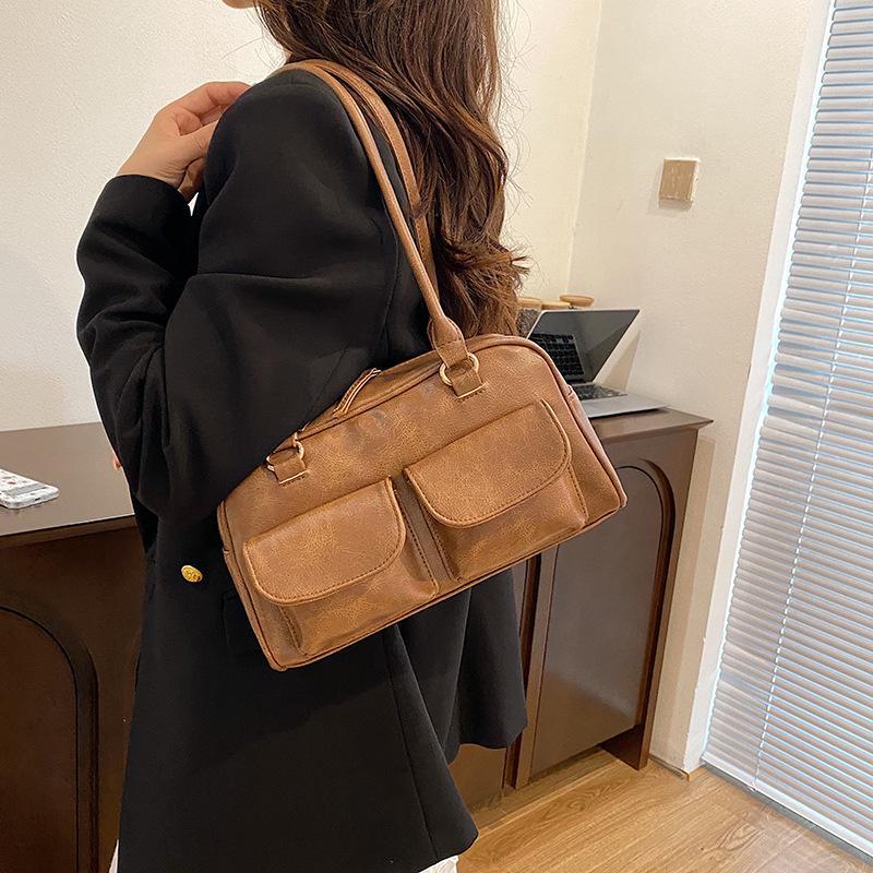2024 Autumn Women's Large Capacity Retro Shoulder Bag: Chic, Simple, Commuter Underarm Handbag