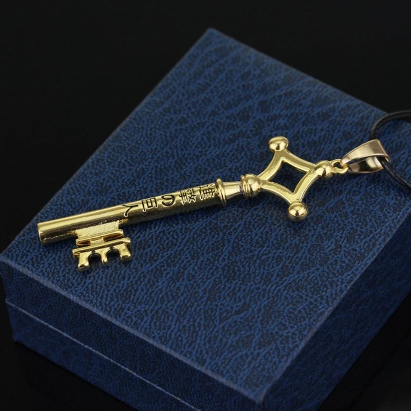 Vintage Key Crown Necklace Shingeki No Kyojin Pendant Neckchain Retro Anime Cosplay Jewelry Versatile Choker for Men