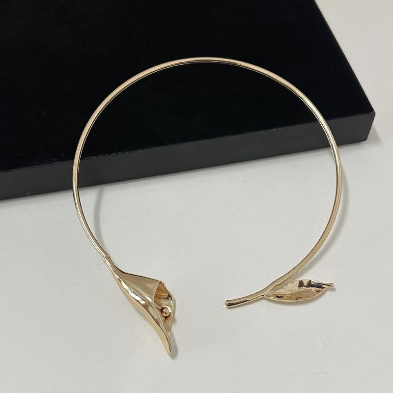 Simple And Light Luxury Temperament Cold Style Metal Leaf Flower Necklace Fashionable Personality Clavicle Chain Open Collar