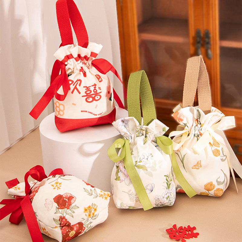 5 Pcs Retro Floral Print Candy Bag High-grade Chocolate Candy Favour Bags Portable Cloth Wedding Party Drawstring Candy Bags 