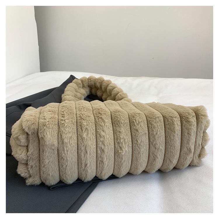 Women's High-End Plush Handbag - Large Capacity, Versatile Commuter Shoulder Bag for Autumn and Winter