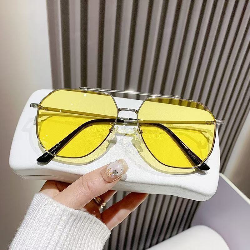 Non-polarized Oversized Vintage Sunglasses Men Women Use Day and Night Shades Eyewear Double Bridge Driving Night Vision Sun Glasses