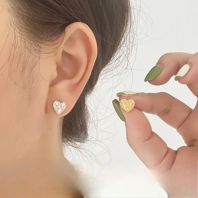 Korean Style Contrasting Heart-shaped Earrings Korean Style Simple and Fashionable Totem Tang Grass Pattern Earrings