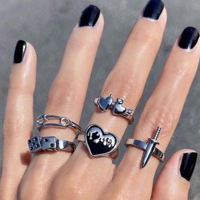 Retro For Women Punk Butterfly Heart Rings Set Retro Gothic Ancient Color Color Dice Angel Wings Charms Finger Rings JewelryVintage Rings