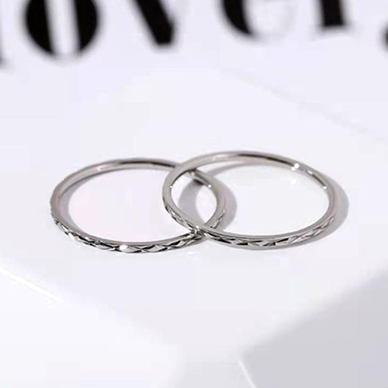 Rosegullbelagt sandblåst rombe diamantmønster titanring - Japansk og koreansk mote lillefinger parring