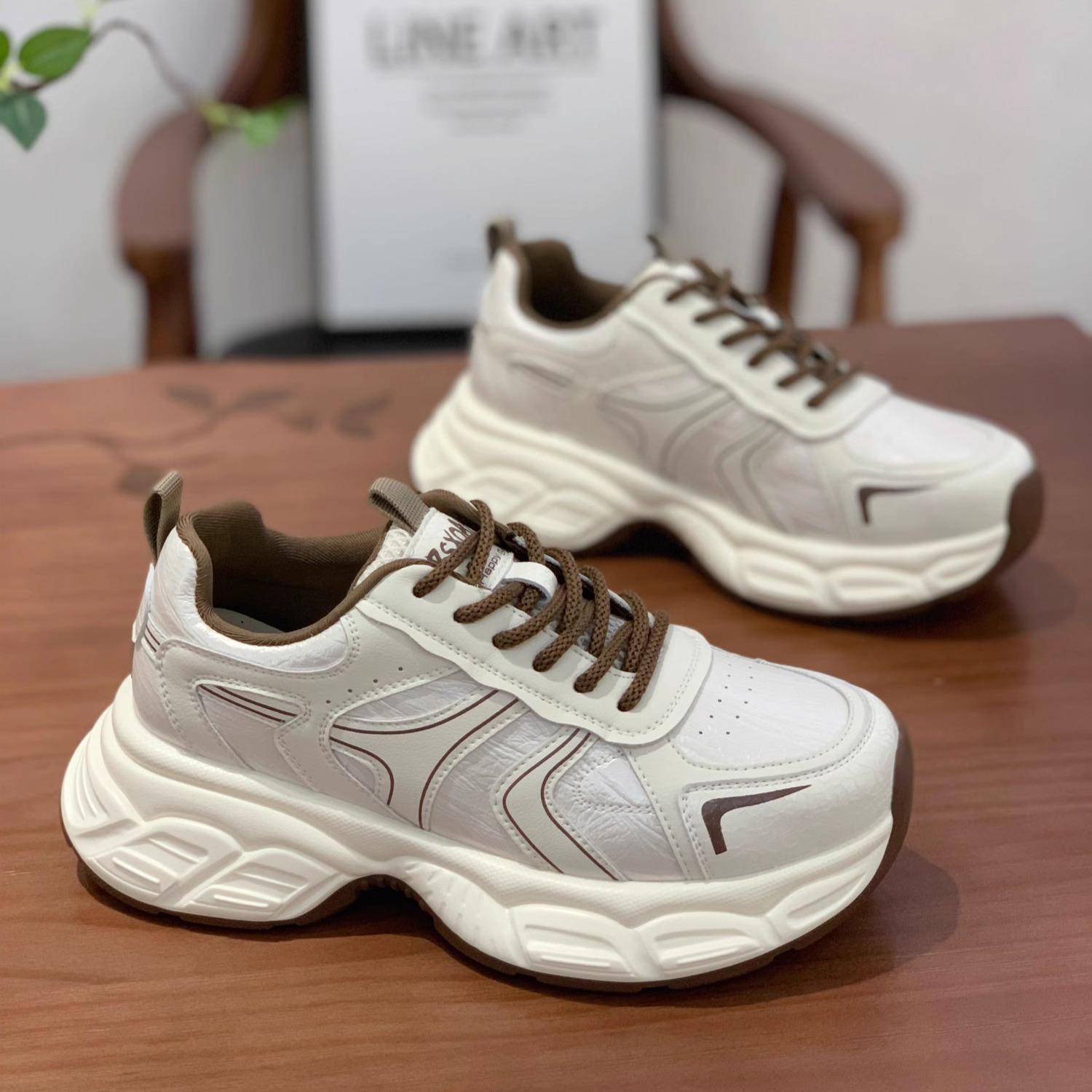 

Европейские папины кроссовки женские супер огонь 2025 весна и осень новые популярные на толстой подошве увеличивающие рост беговые легкие спортивные и повседневные туфли 40