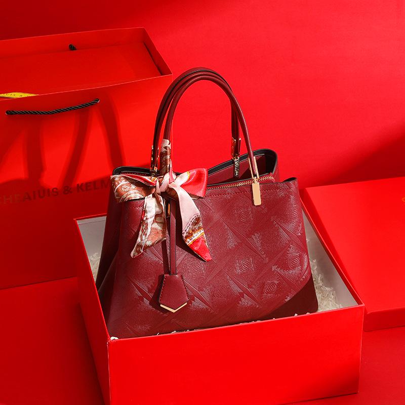 Women's Red Wedding Handbag: Fashion Tote for Ladies & Mother-in-Law's Banquet Gift