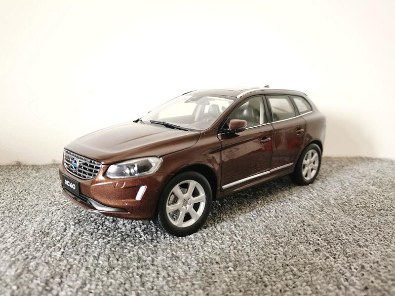 

Офіційний Volvo 1:Автомоделі зі сплаву масштабу 1:18 - XC60, XC90, S60L, Литі під тиском з заводською металізованою фарбою, Колекційна модель для демонстрації
