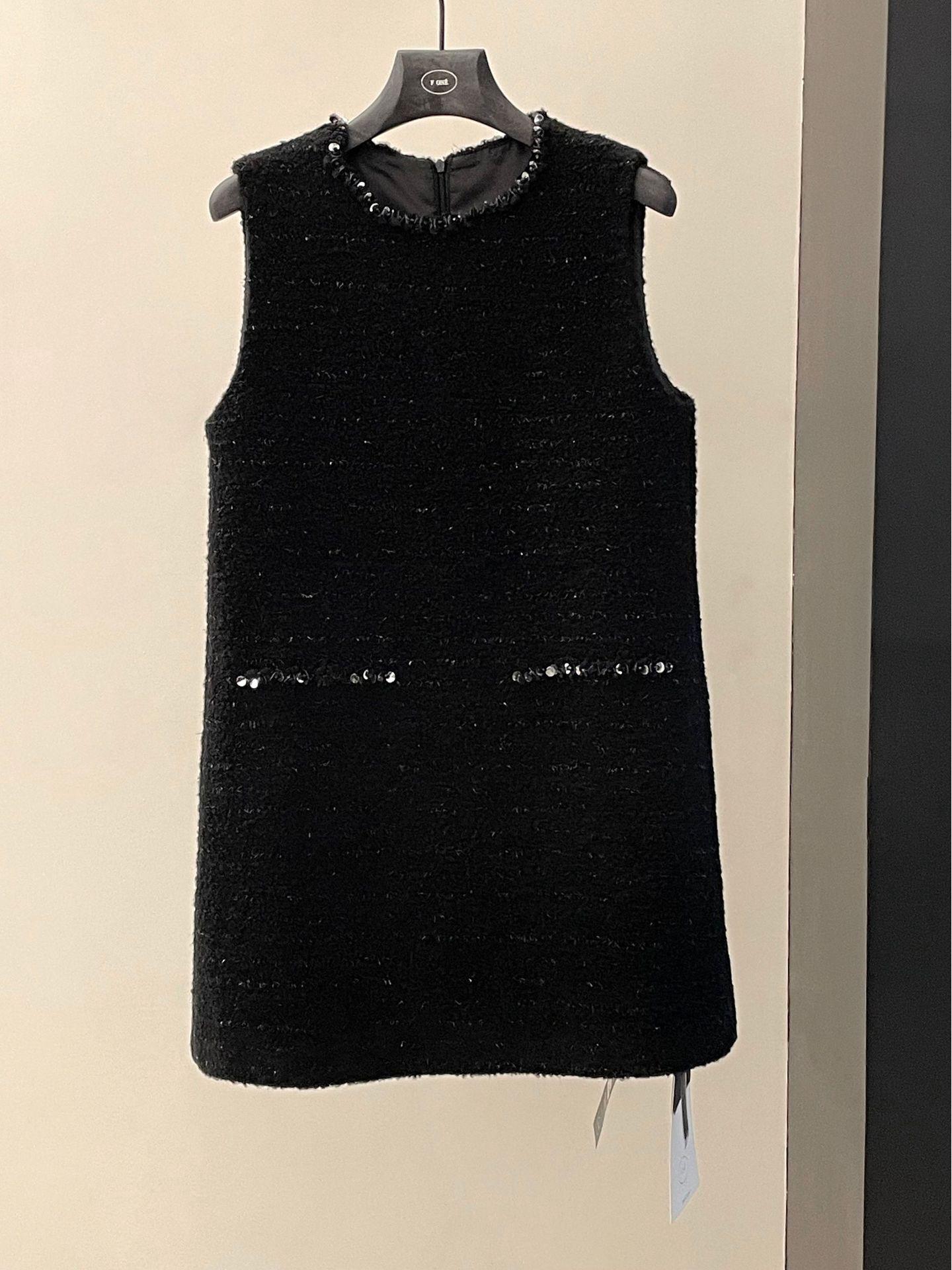 

FONE Jianhe 2024 Зимнее платье-жилет из шерсти с бисером и слоями - Стиль Xiaoxiang