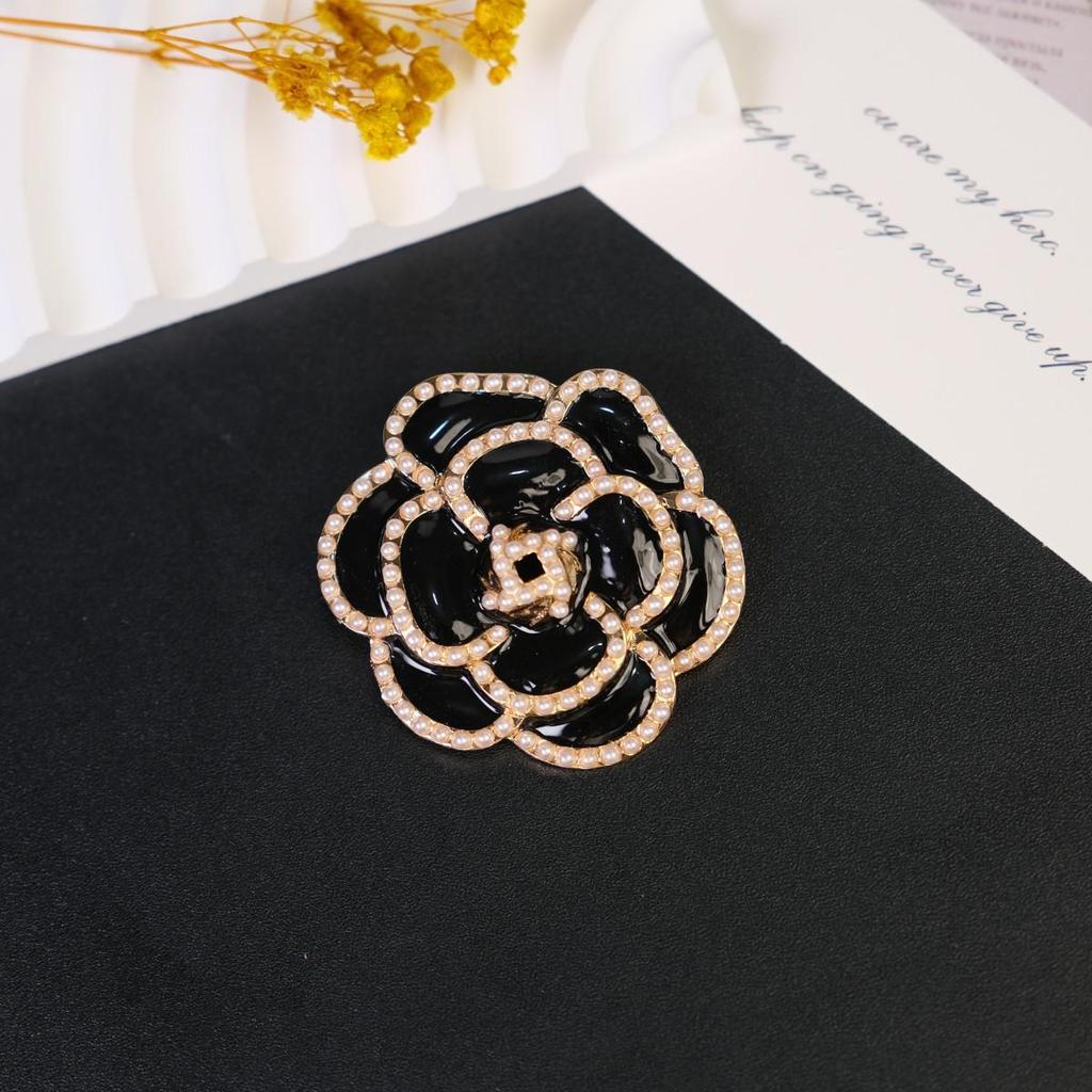Elegant Women's Brooch: Versatile Bow & Insect Flower Design with Anti-Exposure Feature