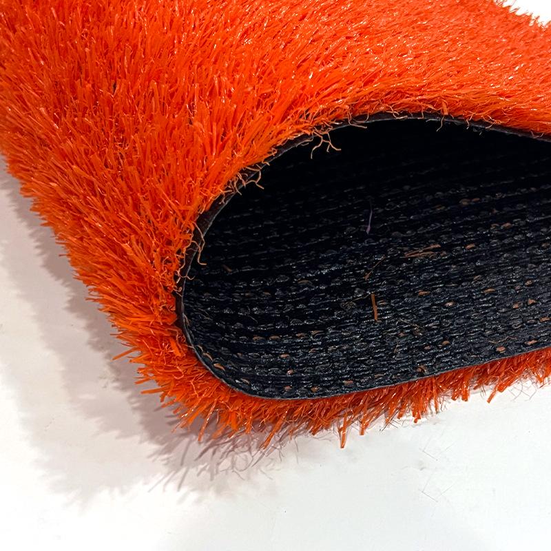 Bunter Kunstrasen: Außendekoration für Kindergärten & Einkaufszentren