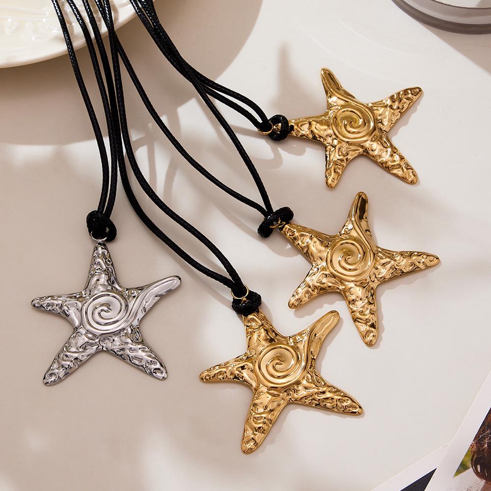 Oumaijia 18k Guldpläterad Sjöborre Hänge Halsband med Svart Läderhalsband - Europeisk och Amerikansk INS Stil.