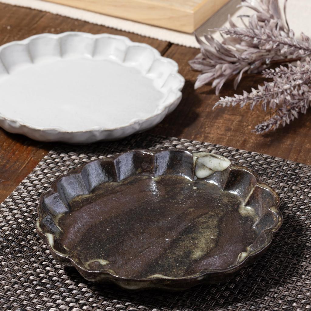 Marui Seito Shigaraki Ware Hechimon Plate, Approx. 15cm Diameter, Black Rust Ring Flower Pattern, Black, MR-3-4249