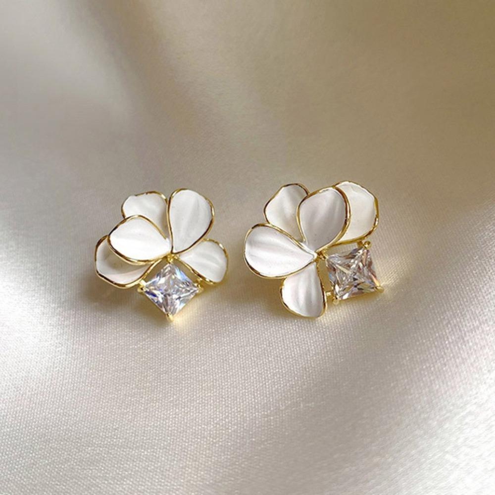Retro Fresh Green Enamel Lucky Four Leaf Flower Square Zircon Gold Color Stud Earrings for Women Fashion Daily Wear Jewelry Gift