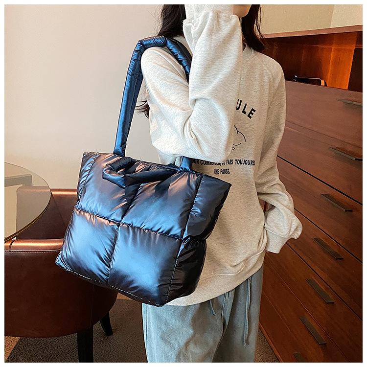 Geantă de mână pentru femei Geantă de mare capacitate Geantă de umăr New Tide Fashion, toamnă și iarnă, geantă din bumbac.