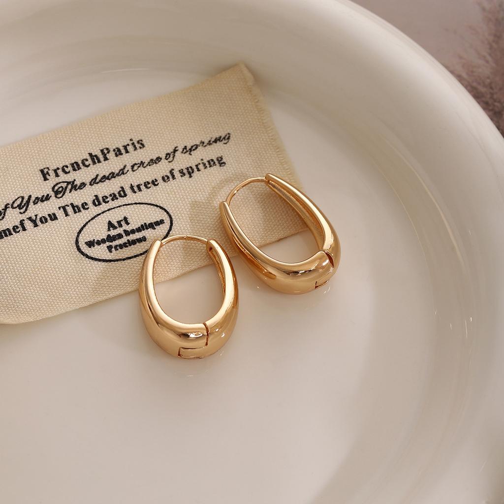 Hong Kong Style Retro Light Luxury Gold Plain Ring Earrings Women'S High Sense Niche Design Geometric Oval Fashion Trend Ear Buckle