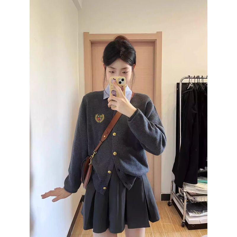 

Весенне-осенний трикотажный свитер, кардиган, пальто, женский, в стиле преппи, контрастного цвета, с вышивкой-значком, ленивый корейский стиль, верхняя одежда Dark gray S [Recommendation 70/45.00kg]]