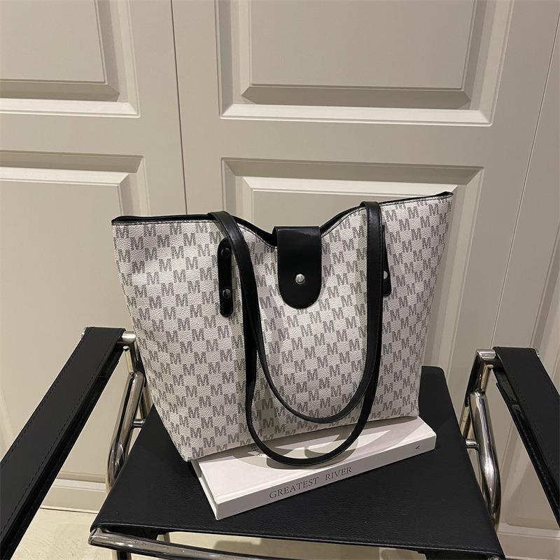 Large Capacity Versatile Armpit Bag Fashionable Work Commuter Bag Casual Shoulder Bag Trendy Tote Bag