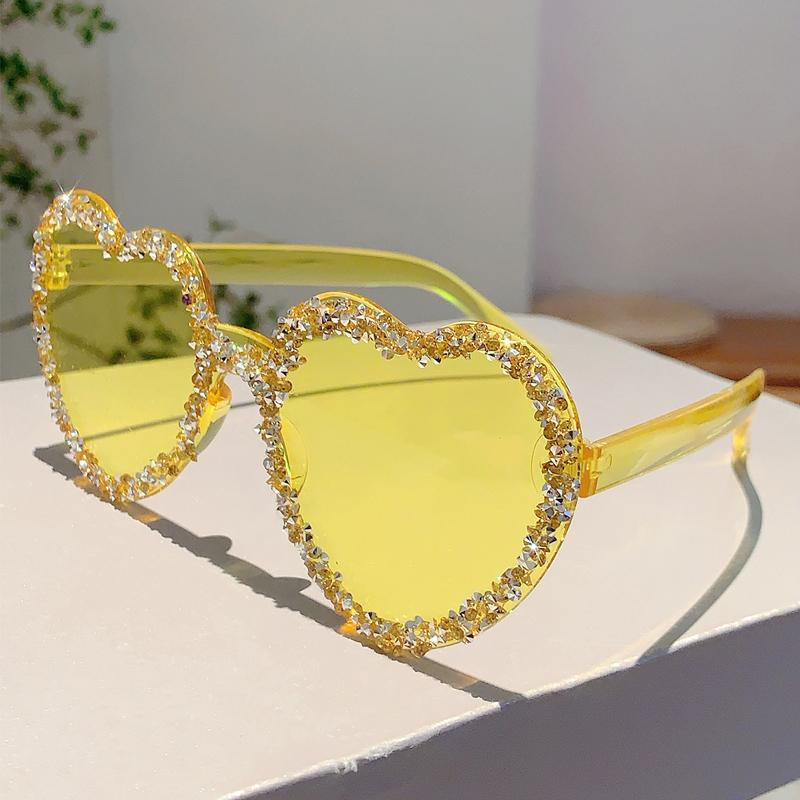 Fashion Brand Crystal Shiny Shades Women Stylish Heart Decor Trends Sunglasses Oversize Candy Color Beach Sun Glasses