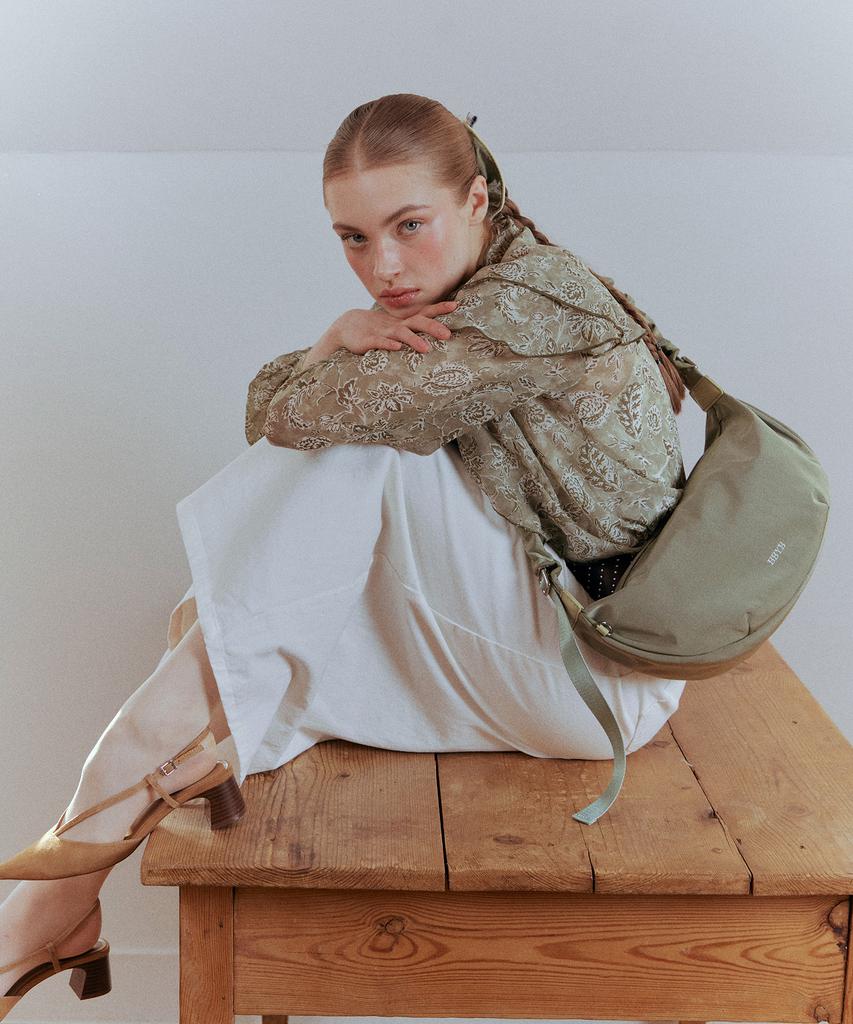 Bbyb Noi Ruffle Medium Shoulder Bag (Khaki)