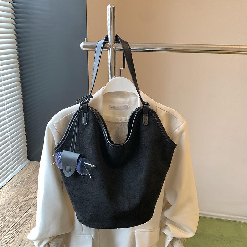 Large-capacity Bag Women's Autumn and Winter Versatile 2025 New Matte Retro Shoulder Mother and Child Bag Casual Commuter Tote Bag