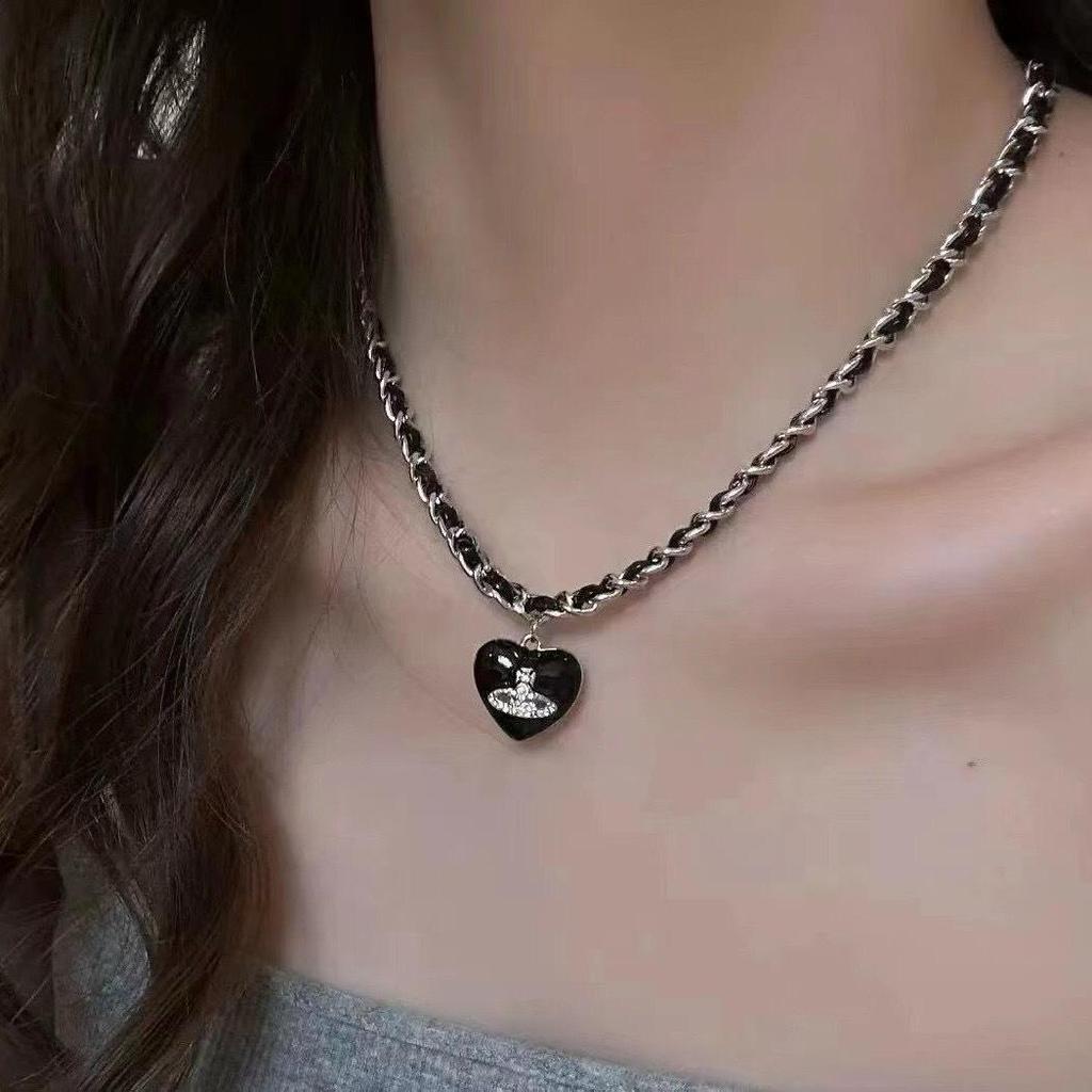 Vivienne Westwood Herz- und Saturn-Lederhalskette – Kaiserinwitwe Cixi Damen-Schlüsselbein-Choker