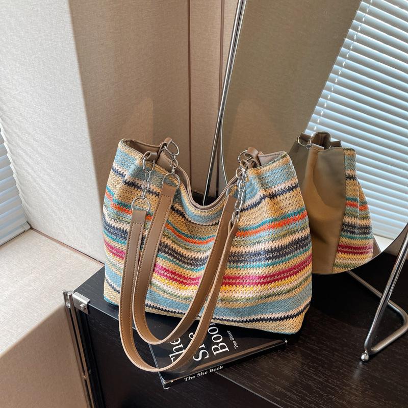 

Woven straw bag women s large-capacity new summer versatile shoulder bag class commuter tote bag разноцветный