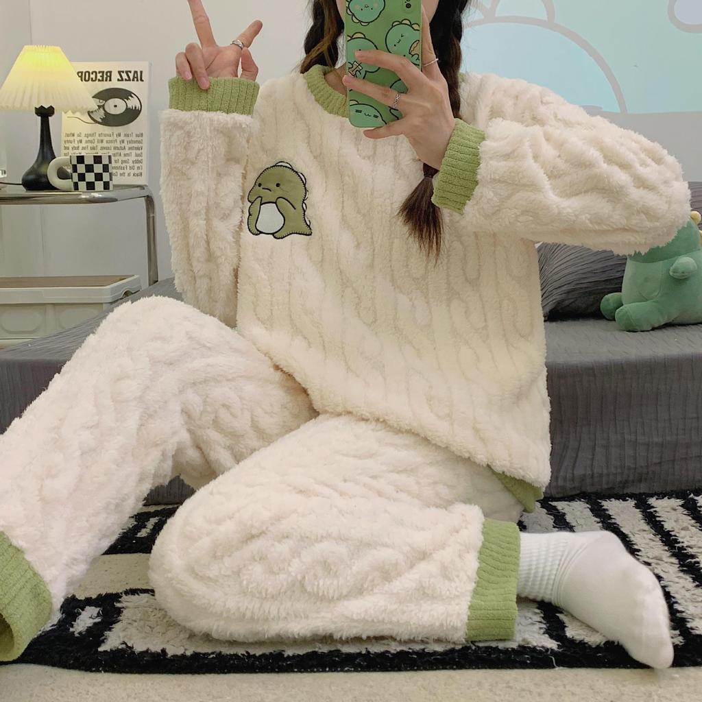 Thickened Coral Velvet Plush Pajamas for Women - Long Sleeve Top with Round Neck, Pants Set,Warm Suit, Comfortable Casual Outfit for Autumn and Winter