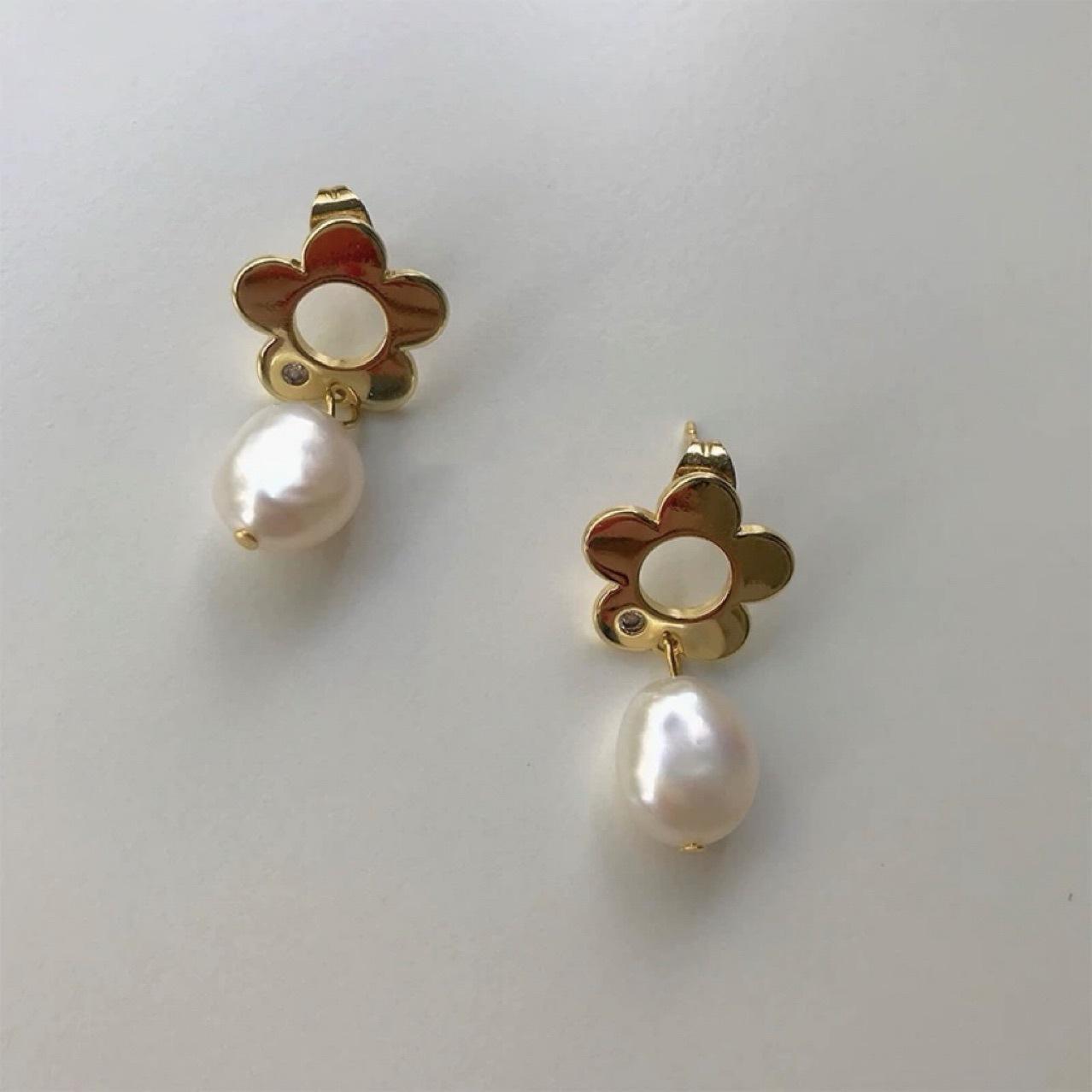 Fan Zhiqiao European and American style 925 silver needle flower special-shaped pearl stud earrings, female simple fashion ins style earrings earrings Silver needle
