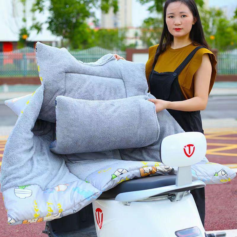 Extra Large Electric Vehicle Windshield & Motorcycle Knee Pads - Fleece Lined, Waterproof, Windproof & Battery Heated