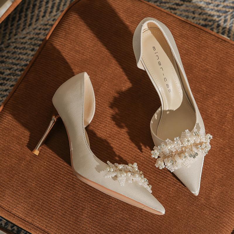 

8330-5 High heels women s thin heels 2025 new wedding shoes pointed head shallow mouth side empty Xiuhe wedding dress bridal shoes 34