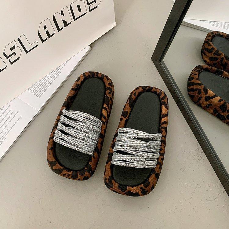 

European Station star rhinestone thick-soled slippers women s 2025 summer new height-increasing outer wear versatile and cool slippers 40