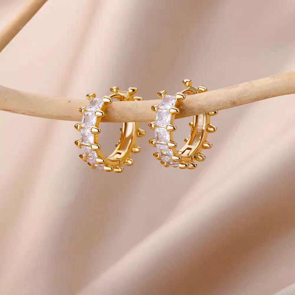 18K Gold Light Luxury European & American Minimalist Earrings for Women