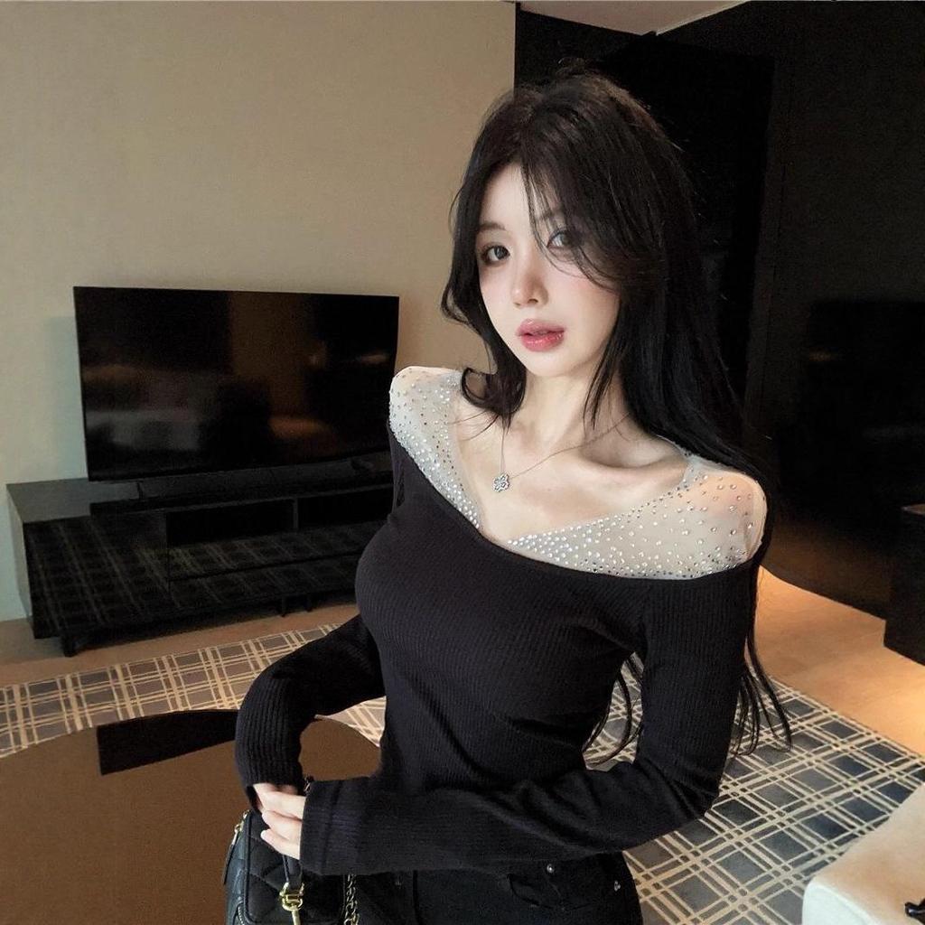 Women's Black Rhinestone One-Shoulder Long-Sleeve Slim Fit T-Shirt
