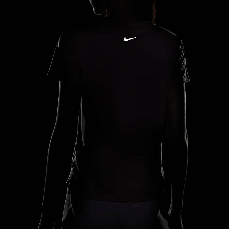 Nike Koszulka z nadrukiem logo, okrągły dekolt, szybkoschnąca, krótki rękaw, damskie topy, różowa DR7570-630