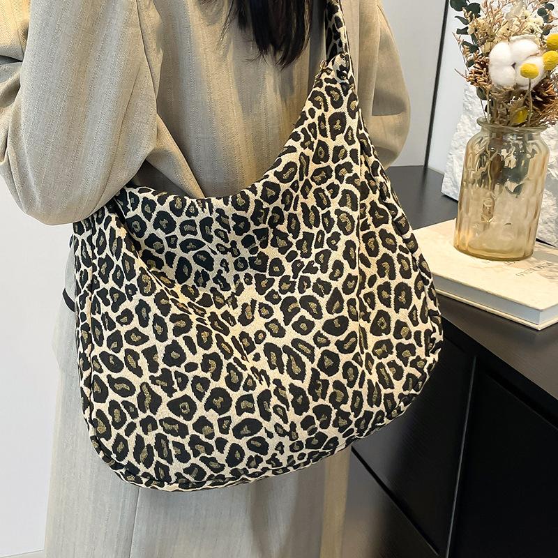 Borsa di tela semplice giapponese, Borsa a tracolla messenger da donna con stampa leopardata alla moda, Borsa tote pendolare di grande capacità