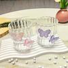 Bicchiere Decorato Artisticamente con Farfalla, Embossing e Funzionale per Migliorare l'Attrattiva Visiva e l'Uso con Bevande Calde